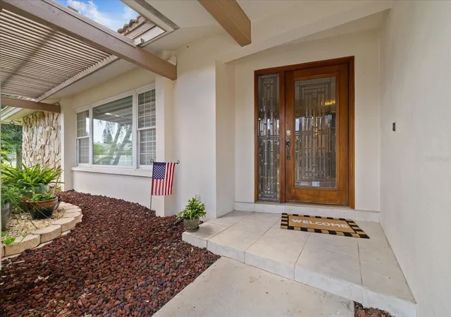 Photo 4 of Single family home for sale at 3104 Bluffs Dr, Largo, FL 33770 | MLS# TB8551212 | Listing updated on 2026-10-06