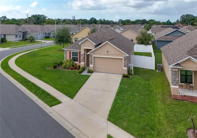 Photo 3 of Single family home for sale at 195 Black Skimmer Ln, Winter Haven, FL 33880 | MLS# S5158102 | Listing updated on 2026-09-23