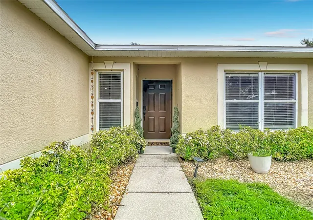 Photo 3 of Single family home for sale at 12730 Kings Lake Dr, Gibsonton, FL 33534 | MLS# TB8551216 | Listing updated on 2026-09-25