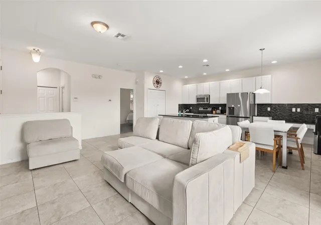Photo 3 of Townhouse for sale at 701 Las Fuentes Dr, Kissimmee, FL 34746 | MLS# O6443978 | Listing updated on 2026-09-24