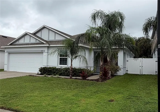 Photo 1 of Single family home for sale at 2021 Canton Park Dr, Winter Haven, FL 33881 | MLS# S5158103 | Listing updated on 2026-10-17