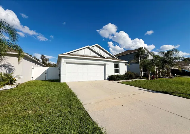 Photo 3 of Single family home for sale at 2021 Canton Park Dr, Winter Haven, FL 33881 | MLS# S5158103 | Listing updated on 2026-10-17
