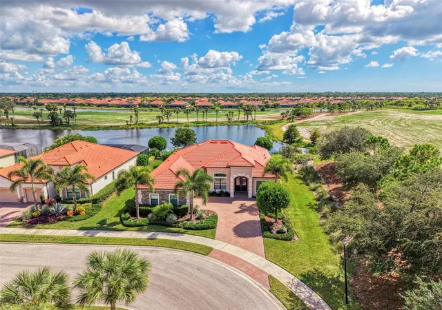 Photo 2 of Single family home for sale at 10800 Whisk Fern Dr, Venice, FL 34293 | MLS# N6145889 | Listing updated on 2026-09-27