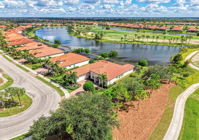 Photo 3 of Single family home for sale at 10800 Whisk Fern Dr, Venice, FL 34293 | MLS# N6145889 | Listing updated on 2026-09-27