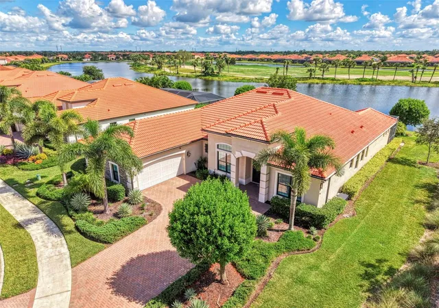 Photo 4 of Single family home for sale at 10800 Whisk Fern Dr, Venice, FL 34293 | MLS# N6145889 | Listing updated on 2026-09-27