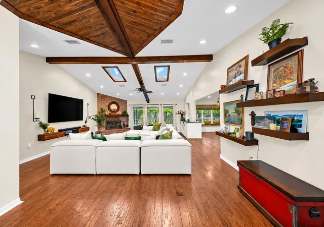 Photo 4 of Single family home for sale at 1807 80th Street Ct W, Bradenton, FL 34209 | MLS# A4707070 | Listing updated on 2026-10-08