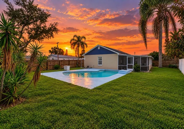 Photo 1 of Single family home for sale at 208 Flamingo Dr, Apollo Beach, FL 33572 | MLS# TB8551237 | Listing updated on 2026-10-09