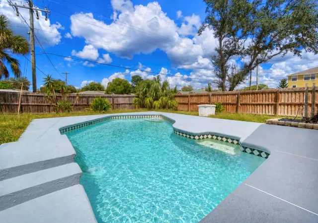 Photo 3 of Single family home for sale at 208 Flamingo Dr, Apollo Beach, FL 33572 | MLS# TB8551237 | Listing updated on 2026-10-09