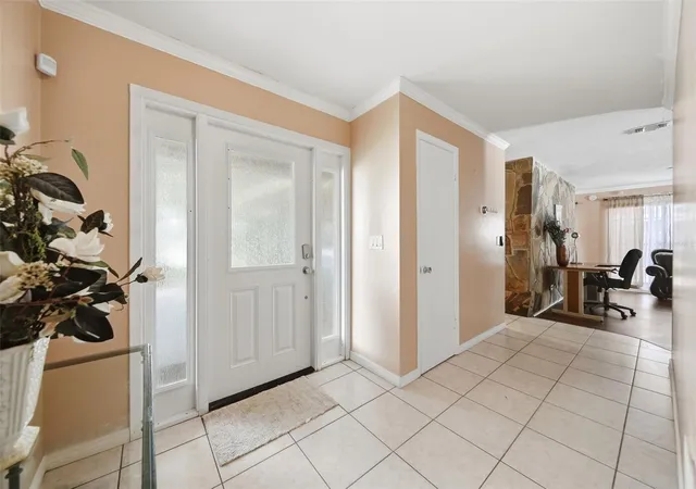 Photo 4 of Single family home for sale at 6525 Voltaire Dr, Orlando, FL 32809 | MLS# O6444004 | Listing updated on 2026-09-24