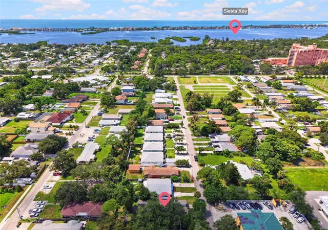 Photo 4 of House for sale at 1974/76 Debbie St, Sarasota, FL 34231 | MLS# A4707072 | Listing updated on 2026-09-29