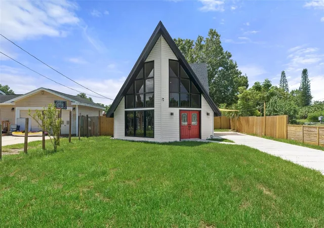 Photo 1 of Single family home for sale at 7422 New York Ave, Hudson, FL 34667 | MLS# W7889733 | Listing updated on 2026-10-01