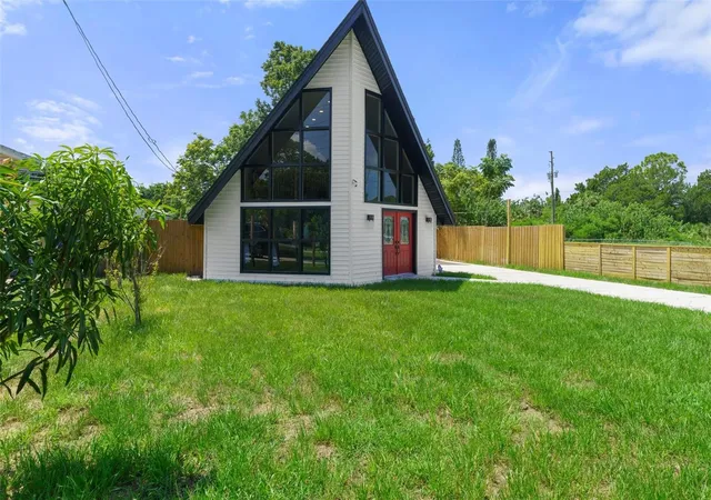Photo 2 of Single family home for sale at 7422 New York Ave, Hudson, FL 34667 | MLS# W7889733 | Listing updated on 2026-10-01