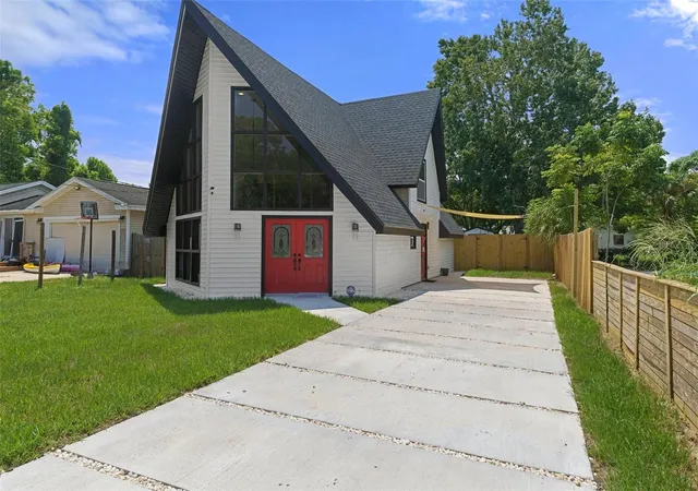 Photo 3 of Single family home for sale at 7422 New York Ave, Hudson, FL 34667 | MLS# W7889733 | Listing updated on 2026-10-01