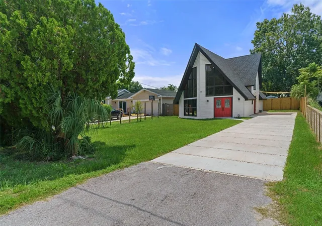 Photo 3 of Single family home for sale at 7422 New York Ave, Hudson, FL 34667 | MLS# W7889733 | Listing updated on 2026-10-01