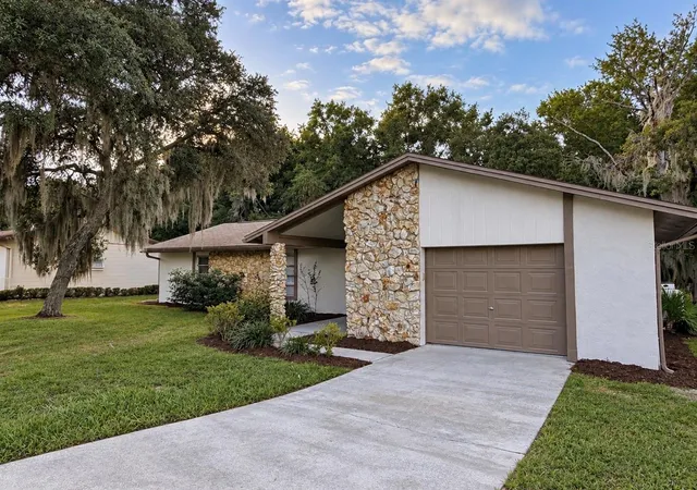 Photo 2 of Single family home for sale at 14420 SW 43rd Court Rd, Ocala, FL 34473 | MLS# R4912052 | Listing updated on 2026-09-23