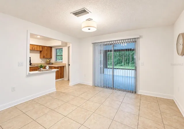 Photo 4 of Single family home for sale at 14420 SW 43rd Court Rd, Ocala, FL 34473 | MLS# R4912052 | Listing updated on 2026-09-23