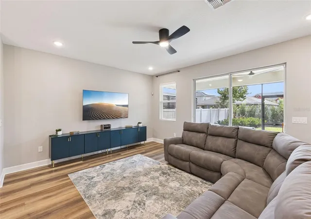 Photo 4 of Single family home for sale at 3033 Ambersweet Pl, Clermont, FL 34711 | MLS# O6444006 | Listing updated on 2026-10-22