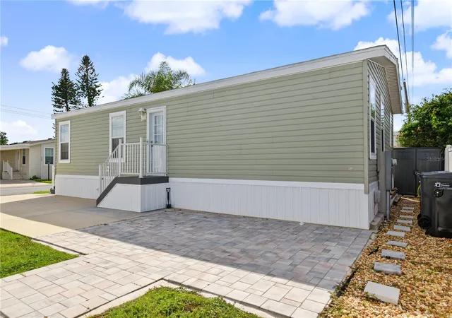 Photo 2 of Manufactured home for sale at 919 50th Avenue W, Bradenton, FL 34207 | MLS# A4707074 | Listing updated on 2026-09-23