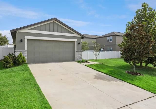 Photo 3 of Single family home for sale at 1854 Sundance Chase Rd, Minneola, FL 34715 | MLS# O6444016 | Listing updated on 2026-10-08