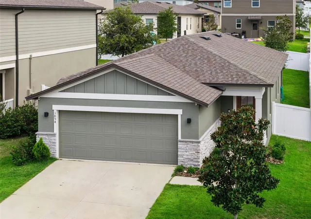 Photo 3 of Single family home for sale at 1854 Sundance Chase Rd, Minneola, FL 34715 | MLS# O6444016 | Listing updated on 2026-10-08