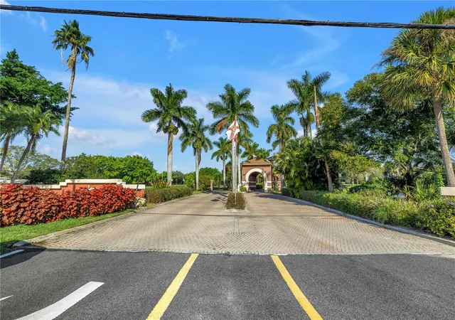 Listing Photo 5 - Condo for sale in building located at 10263 Gandy Blvd N, St. Petersburg, FL 33702 - Unit #315