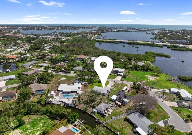 Single family home for sale at 400 Dona Dr, NOKOMIS, FL 34275 | MLS# A4707077