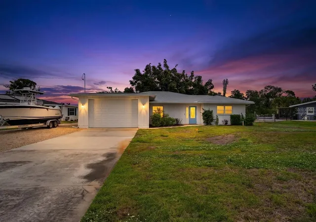 Photo 3 of Single family home for sale at 400 Dona Dr, Nokomis, FL 34275 | MLS# A4707077 | Listing updated on 2026-10-07
