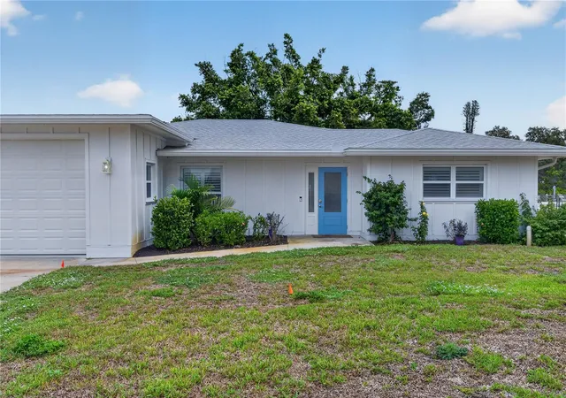 Photo 2 of Single family home for sale at 400 Dona Dr, Nokomis, FL 34275 | MLS# A4707077 | Listing updated on 2026-10-07