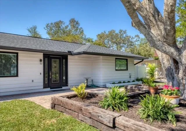 Photo 1 of Single family home for sale at 2553 E Paulstan Ct, Sarasota, FL 34237 | MLS# TB8551254 | Listing updated on 2026-09-26