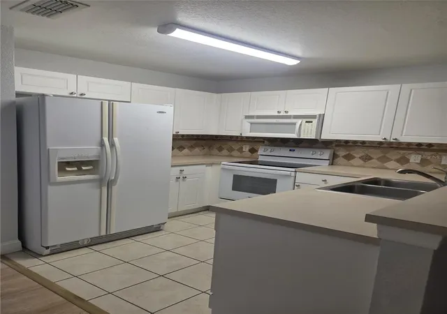 Photo 3 of Townhouse for sale at 302 Cervantes Dr, Kissimmee, FL 34743 | MLS# O6444024 | Listing updated on 2026-10-01