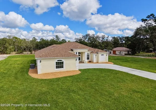 Photo 3 of Single family home for sale at 10389 Marvista Ct, Weeki Wachee, FL 34614 | MLS# W7889735 | Listing updated on 2026-09-28