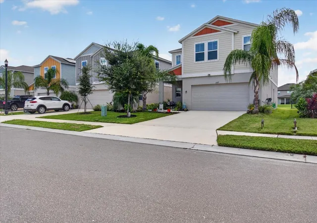 Photo 3 of Single family home for sale at 13077 Oak Hl Way, Parrish, FL 34219 | MLS# TB8551266 | Listing updated on 2026-09-25