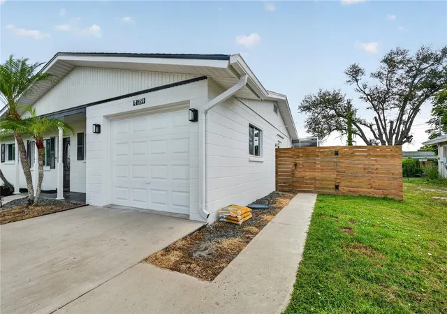 Photo 3 of Single family home for sale at 1789 Birch Dr, Venice, FL 34293 | MLS# D6148894 | Listing updated on 2026-09-28