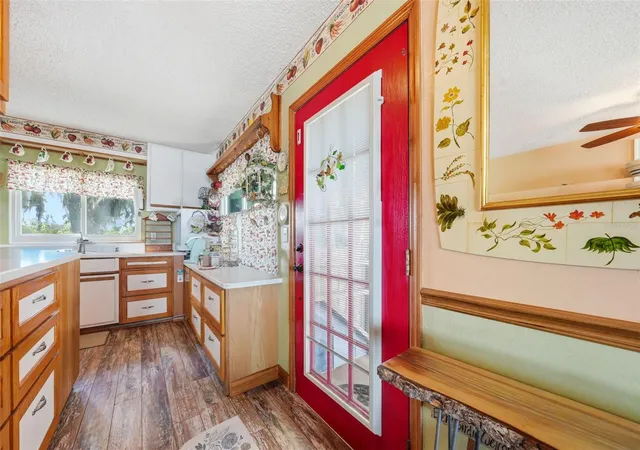 Photo 3 of Single family home for sale at 400 Lakeshore Dr, Eustis, FL 32726 | MLS# G5118143 | Listing updated on 2026-09-29