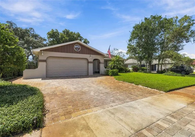 Photo 2 of Single family home for sale at 1044 Forest Cir, Winter Springs, FL 32708 | MLS# O6444036 | Listing updated on 2026-09-24
