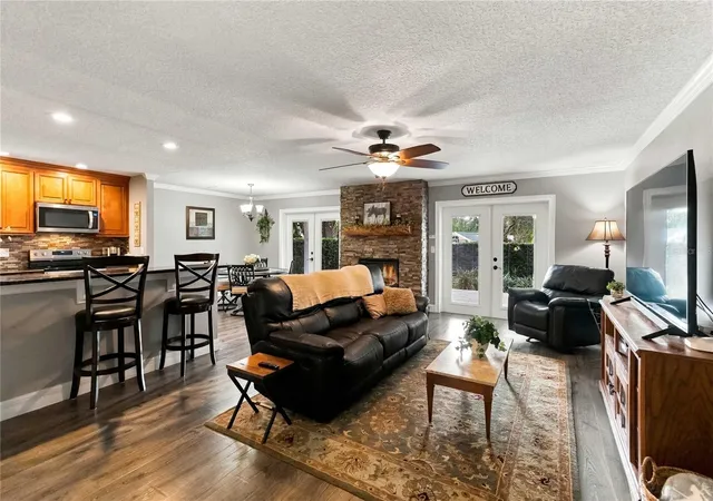 Photo 3 of Single family home for sale at 1044 Forest Cir, Winter Springs, FL 32708 | MLS# O6444036 | Listing updated on 2026-09-24
