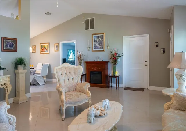 Photo 3 of Single family home for sale at 608 Dromedary Ct, Kissimmee, FL 34759 | MLS# R4912053 | Listing updated on 2026-09-24