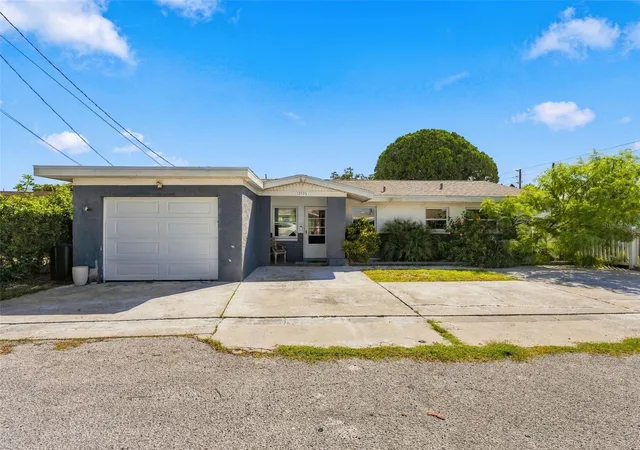 Photo 1 of Single family home for sale at 13730 Melanie Ave, Hudson, FL 34667 | MLS# W7889737 | Listing updated on 2026-09-29