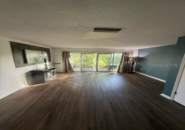 Photo 4 of Condo for sale at 1222 Villa Ln #136, Apopka, FL 32712 | MLS# O6444041 | Listing updated on 2026-09-23