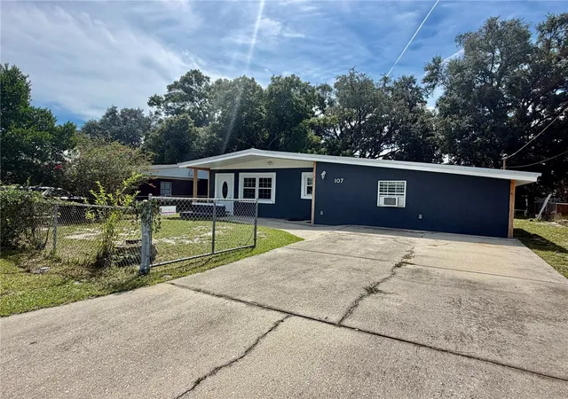 Photo 4 of Single family home for sale at 107 Shirley Ct, Eagle Lake, FL 33839 | MLS# P4939971 | Listing updated on 2026-09-23