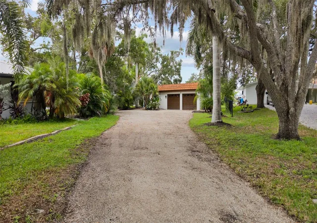 Photo 3 of Single family home for sale at 5381 Palos Verdes Dr, Sarasota, FL 34231 | MLS# A4707084 | Listing updated on 2026-10-01