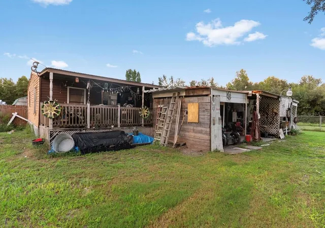 Photo 3 of Manufactured home for sale at 815 Saddlewood Blvd, Lakeland, FL 33809 | MLS# P4939972 | Listing updated on 2026-09-24