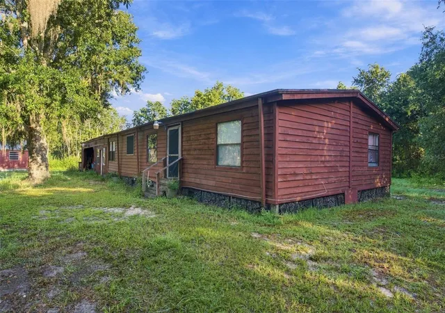 Photo 3 of Manufactured home for sale at 1435 Poe Rd, Lake Wales, FL 33898 | MLS# L4965267 | Listing updated on 2026-09-25