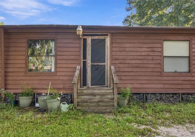 Photo 4 of Manufactured home for sale at 1435 Poe Rd, Lake Wales, FL 33898 | MLS# L4965267 | Listing updated on 2026-09-25