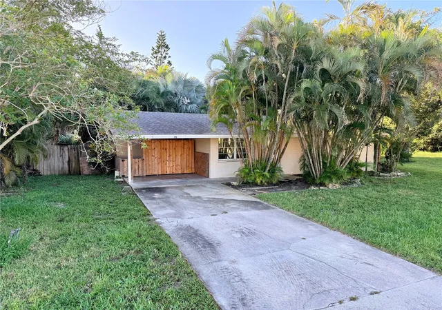 Photo 2 of Single family home for sale at 225 Magnolia Rd, Venice, FL 34293 | MLS# N6145890 | Listing updated on 2026-09-24