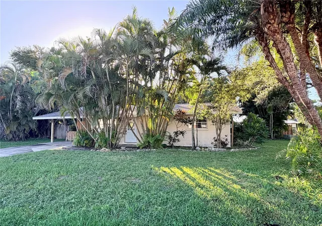 Photo 3 of Single family home for sale at 225 Magnolia Rd, Venice, FL 34293 | MLS# N6145890 | Listing updated on 2026-09-24