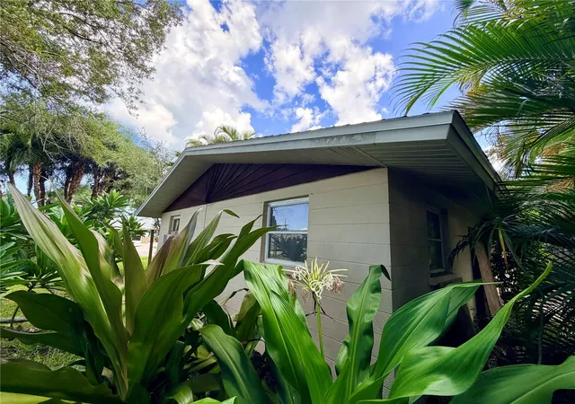 Photo 3 of Single family home for sale at 225 Magnolia Rd, Venice, FL 34293 | MLS# N6145890 | Listing updated on 2026-09-24