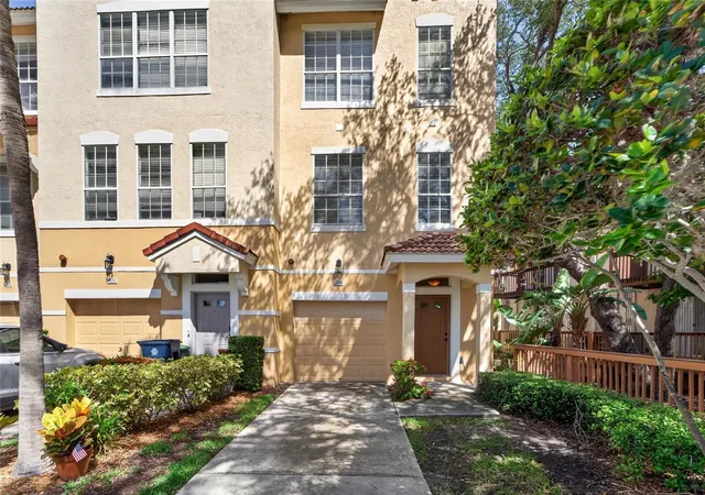 Townhouse for sale at 3186 Bayshore Oaks Dr, TAMPA, FL 33611 | MLS# TB8551292
