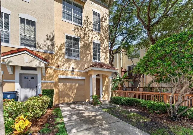 Photo 2 of Townhouse for sale at 3186 Bayshore Oaks Dr, Tampa, FL 33611 | MLS# TB8551292 | Listing updated on 2026-09-29