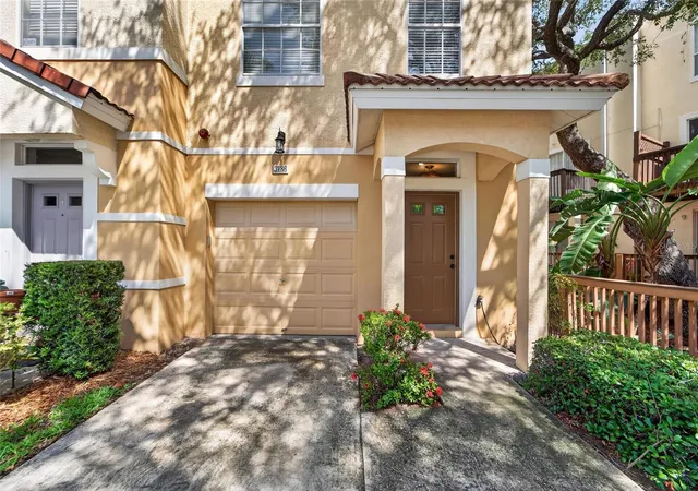 Photo 1 of Townhouse for sale at 3186 Bayshore Oaks Dr, Tampa, FL 33611 | MLS# TB8551292 | Listing updated on 2026-09-29